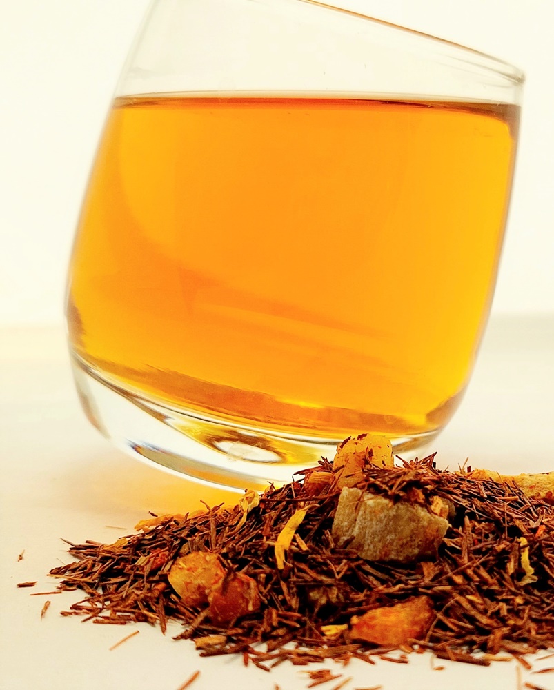 afrykanskie-mango-tango-szklanka.jpg AFRYKAŃSKIE MANGO TANGO herbata Rooibos - obrazek 1